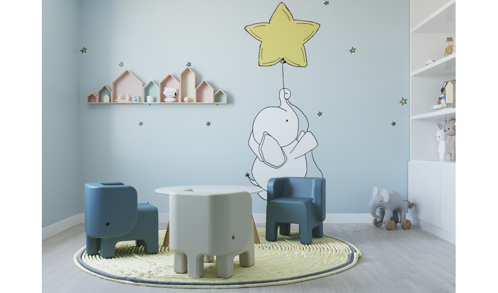 Детский пластиковый стул - фото