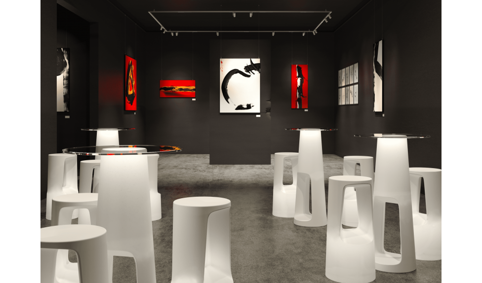 Пластиковый стол - фото